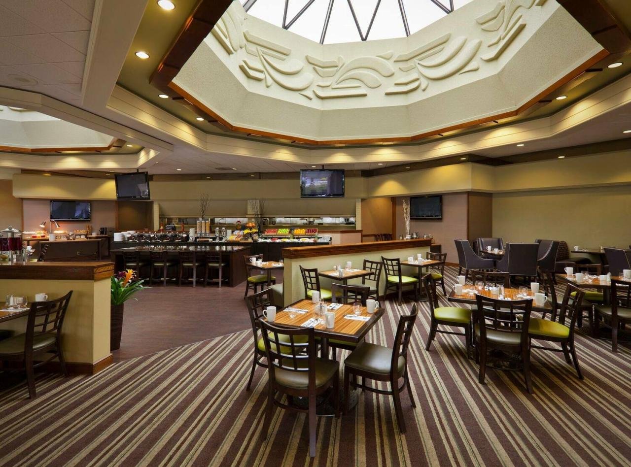 How to become a food and beverage director